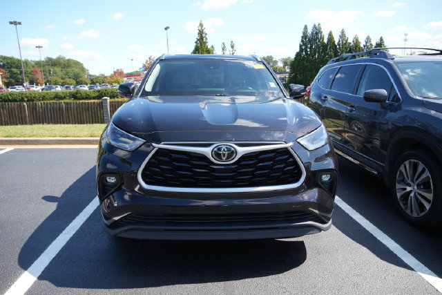 Used 2021 Toyota Highlander XLE FWD image 4