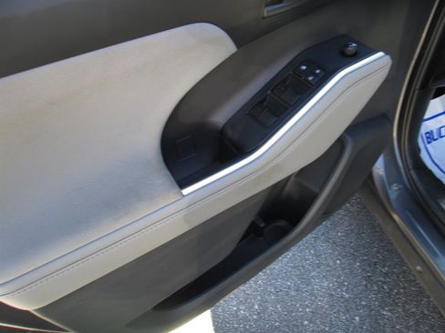 Used 2022 Toyota Highlander L image 12