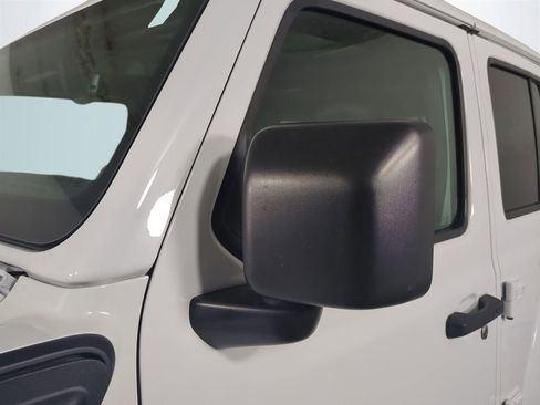 Used 2022 Jeep Wrangler Unlimited Sahara image 12