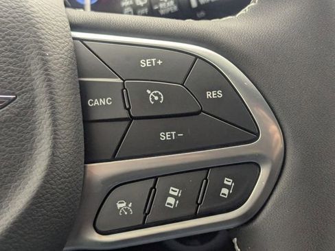 New 2026 Chrysler Pacifica Select image 12