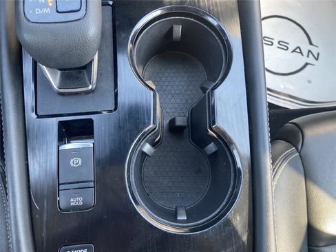 Used 2021 Nissan Rogue SL w/ Premium Package image 14