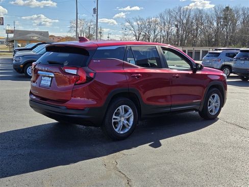 Used 2023 GMC Terrain SLE image 3