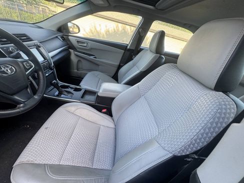 Used 2015 Toyota Camry SE w/ Moonroof Package FWD image 11
