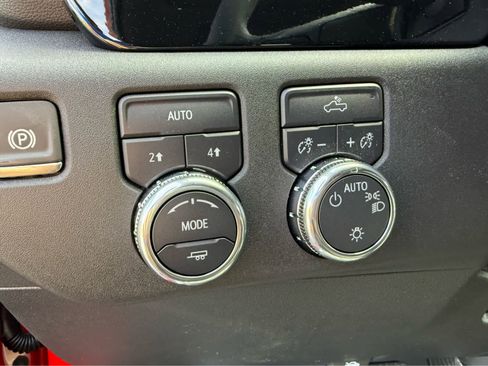 New 2025 GMC Sierra 1500 SLE w/ Preferred Package AWD/4WD image 14