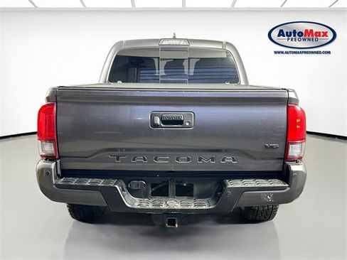 Used 2018 Toyota Tacoma TRD Sport image 7