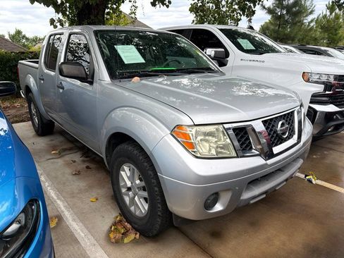 Used 2019 Nissan Frontier SV RWD image 2