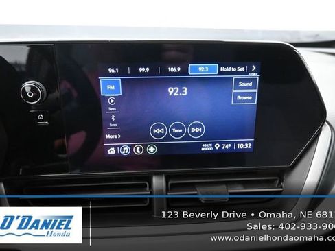 Used 2024 Chevrolet Trax RS w/ Sunroof Package FWD image 31