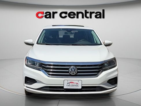 Used 2021 Volkswagen Passat 2.0T SE FWD image 2