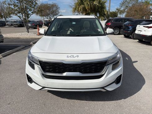 Used 2022 Kia Seltos EX image 2