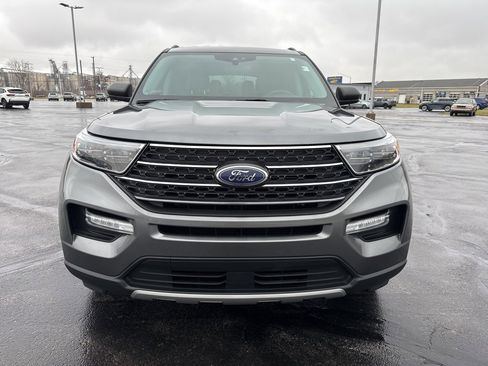 Used 2022 Ford Explorer XLT w/ Equipment Group 202A image 3