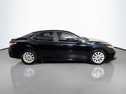 Used 2018 Toyota Camry LE FWD image 8