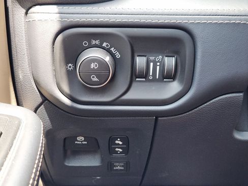 Used 2020 RAM 1500 Limited AWD/4WD image 32