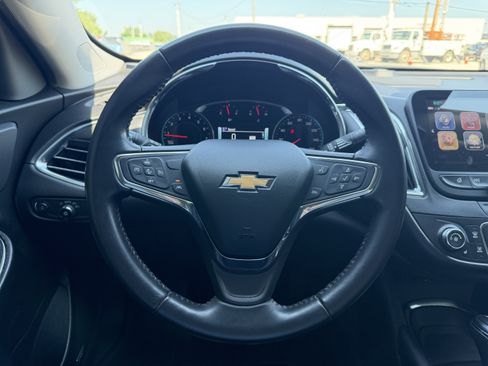 Used 2018 Chevrolet Malibu LT w/ Leather Package FWD image 15