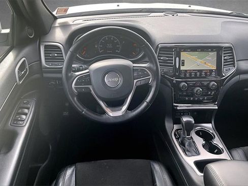 Used 2021 Jeep Grand Cherokee Laredo X image 3