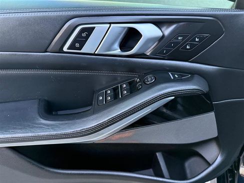 Used 2019 BMW X5 xDrive50i w/ M Sport Package image 28