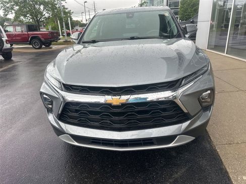 Used 2025 Chevrolet Blazer LT FWD image 7