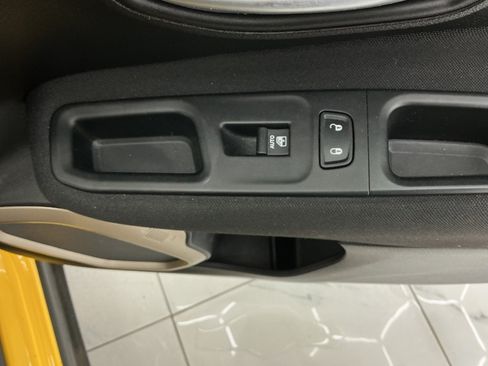 Used 2017 Jeep Renegade Latitude w/ Cold Weather Group AWD/4WD image 39