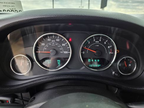 Used 2017 Jeep Wrangler Unlimited Sahara w/ Connectivity Group image 15