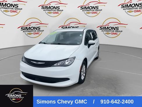 Used 2023 Chrysler Voyager LX FWD image 4