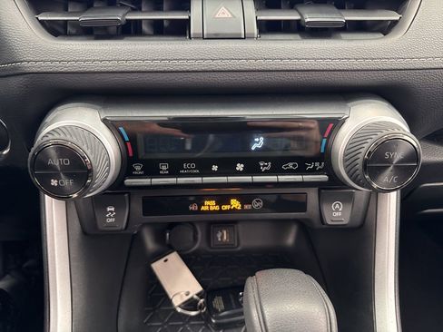 Used 2024 Toyota RAV4 XLE FWD image 25