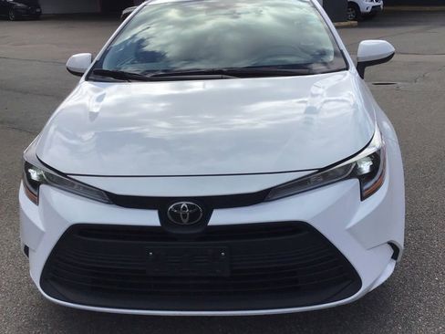 Used 2025 Toyota Corolla LE image 2