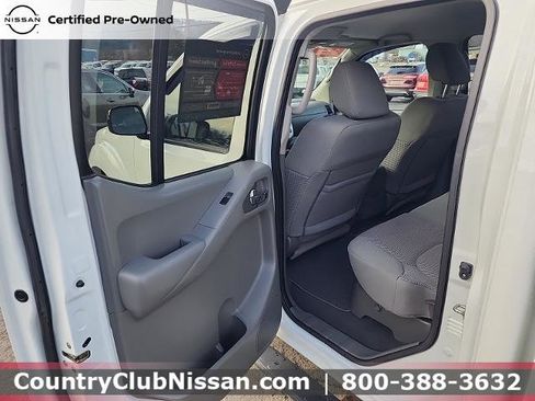 Certified 2020 Nissan Frontier SV w/ Midnight Edition Floor Mats image 23