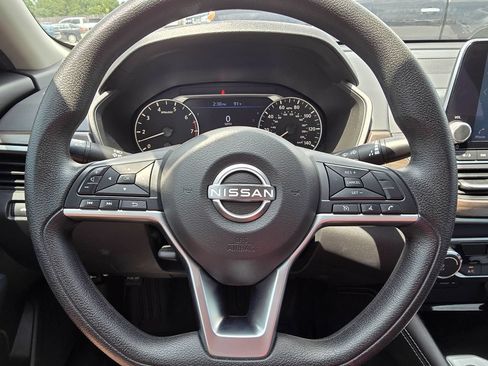 Used 2023 Nissan Altima 2.5 SV FWD image 22