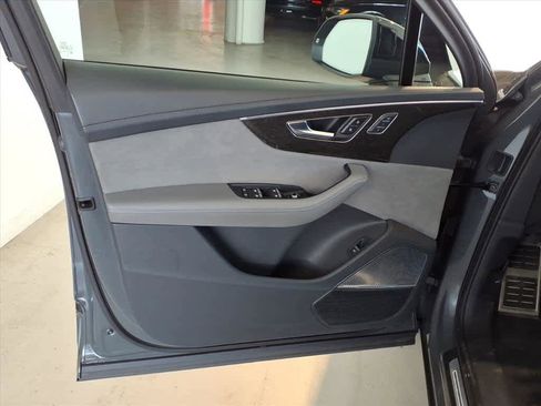 Used 2023 Audi SQ7 Prestige w/ Sport Package image 10