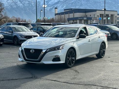 Used 2022 Nissan Altima 2.5 SR w/ Midnight Edition Package AWD/4WD image 9