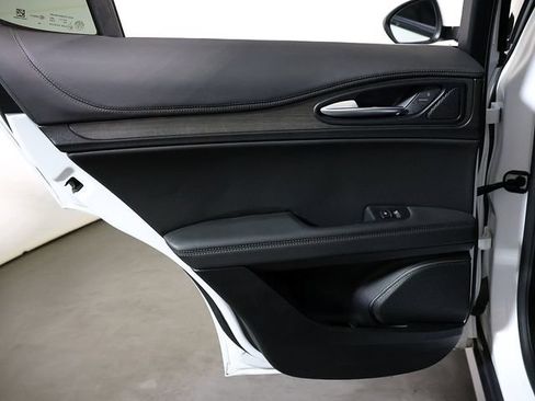 Used 2023 Alfa Romeo Stelvio Ti AWD/4WD image 28