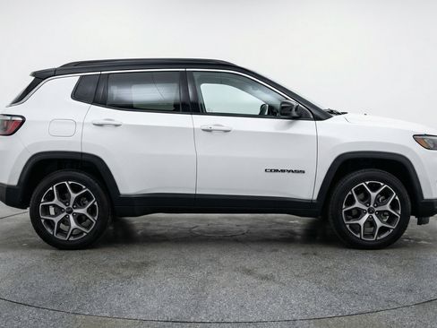 Used 2025 Jeep Compass Limited AWD/4WD image 11