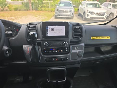 Used 2025 RAM ProMaster 2500 w/ Convenience Group FWD image 24