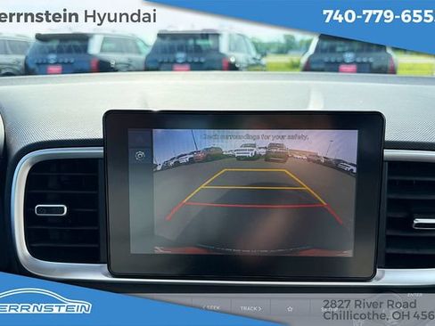 Used 2024 Hyundai Venue SEL FWD image 19