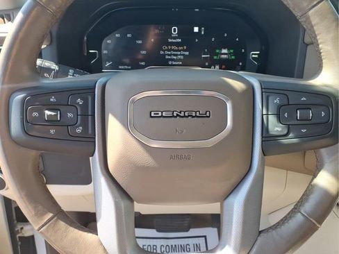 Used 2023 GMC Yukon Denali AWD/4WD image 12