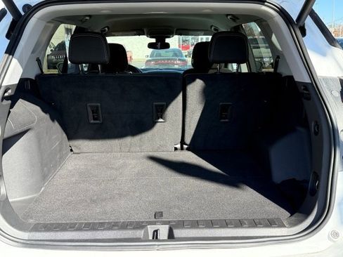 Used 2023 GMC Terrain SLE w/ Driver Convenience Package image 18