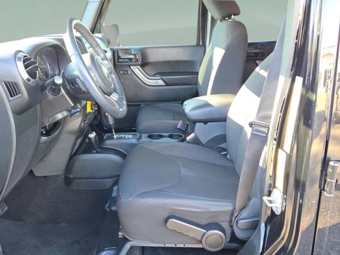 Used 2018 Jeep Wrangler Unlimited Sport S image 32