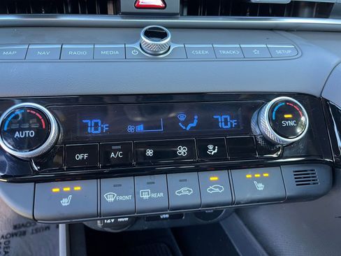 Used 2025 Hyundai Elantra SEL image 24