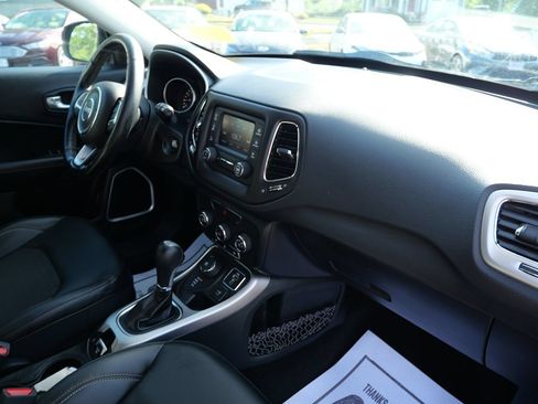 Used 2018 Jeep Compass Latitude w/ Cold Weather Group AWD/4WD image 30