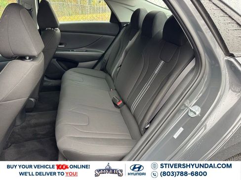 Certified 2023 Hyundai Elantra SEL w/ Preferred Accessory Package image 19