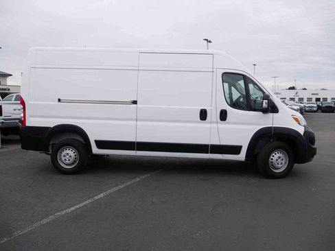 Used 2025 RAM ProMaster 2500 w/ Convenience Group image 10
