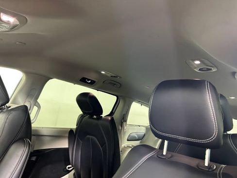 Used 2022 Chrysler Pacifica Touring-L AWD/4WD image 13