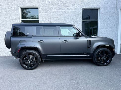 Used 2023 Land Rover Defender 110 AWD/4WD image 34