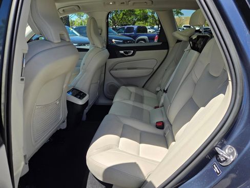 Used 2023 Volvo XC60 B5 Ultimate w/ Climate Package FWD image 11