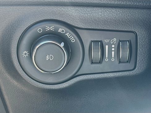 Used 2018 Jeep Compass Latitude w/ Popular Equipment Group AWD/4WD image 16
