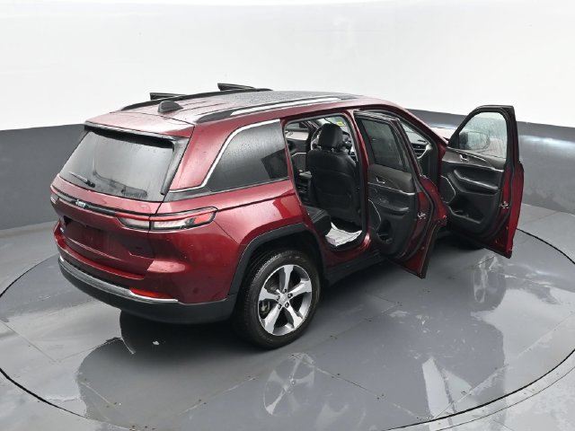 Used 2023 Jeep Grand Cherokee 4WD 4xe image 29