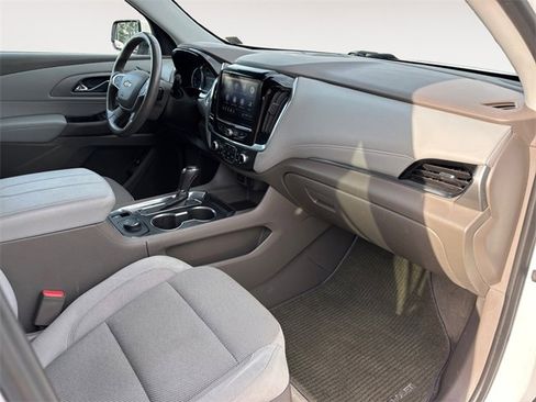 Used 2020 Chevrolet Traverse LT image 10
