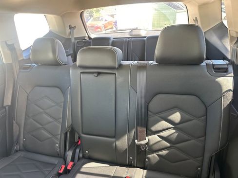 Used 2025 Volkswagen Atlas SE FWD image 26