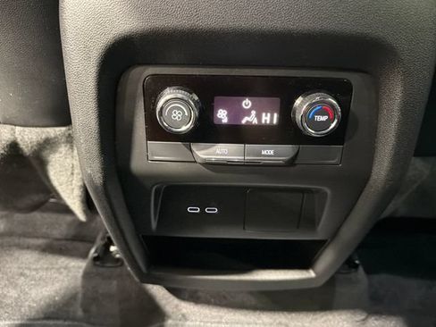 Used 2025 Chevrolet Traverse LT AWD/4WD image 35