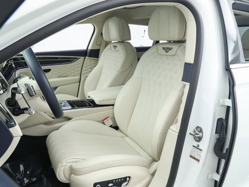 Used 2022 Bentley Flying Spur Plug-In Hybrid AWD/4WD image 24