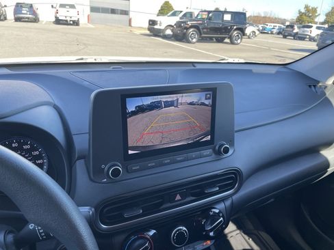 Used 2022 Hyundai Kona SEL image 17